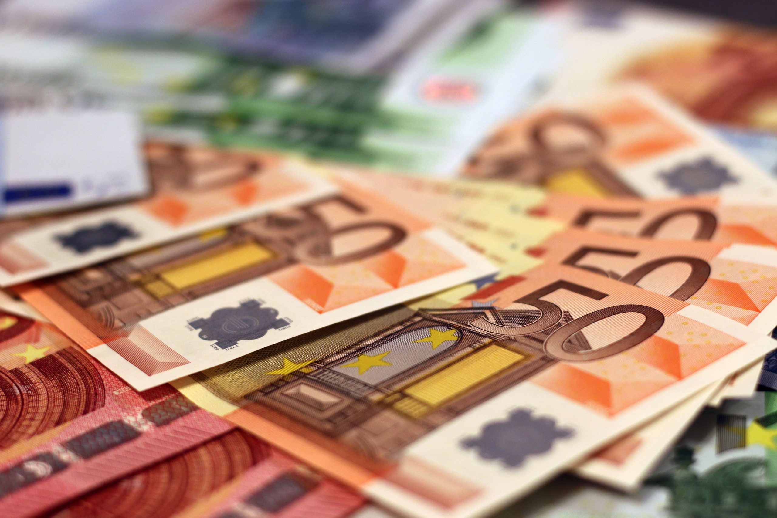 Αυξάνεται στα 1.600 το όριο του ακατάσχετου λογαριασμού