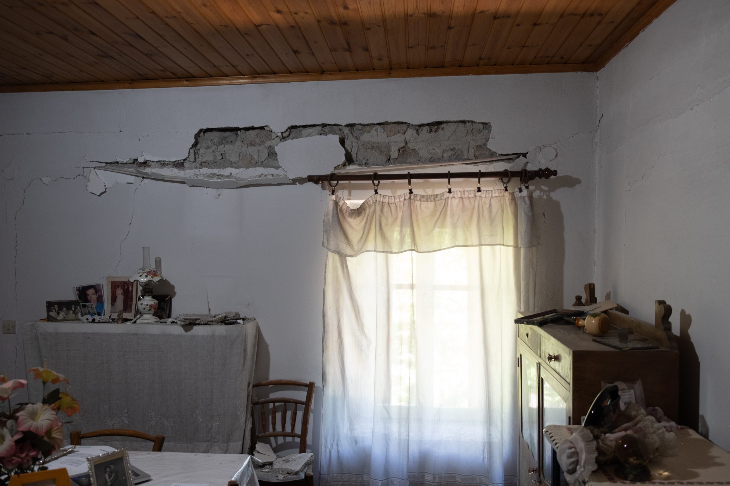 Εύβοια: Συνεχίζονται οι αυτοψίες στα σπίτια που επλήγησαν απ