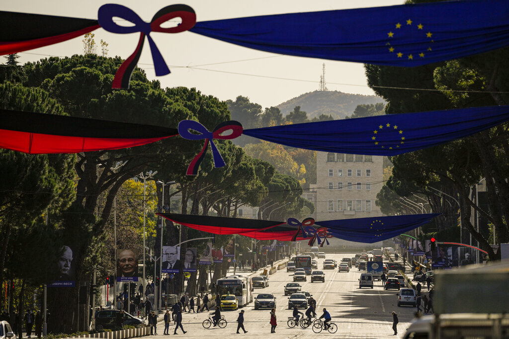 Το αμφιλεγόμενο έργο στην Αλβανία σκιάζει τη συζήτηση για τη διεύρυνση στα Δυτικά Βαλκάνια