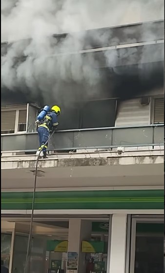 Θεσσαλονίκη: Φωτιά σε διαμέρισμα πάνω από βενζινάδικο – Απεγκλωβίστηκαν δύο άτομα