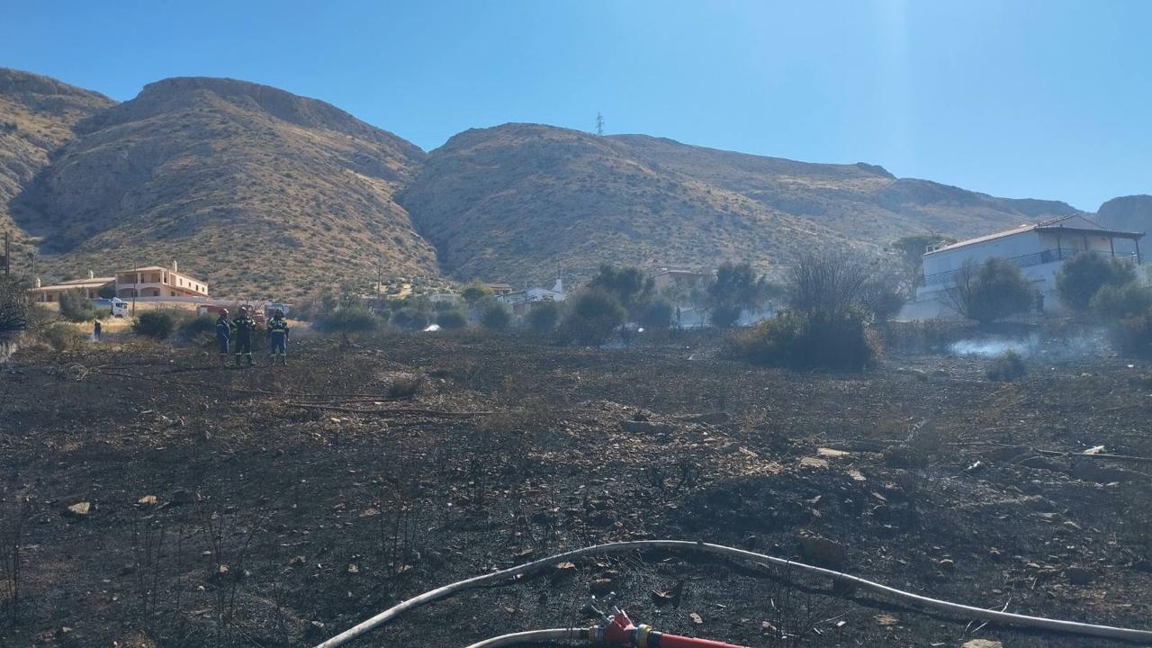 Δύο συλλήψεις και ένα διοικητικό πρόστιμο για παραβάσεις του νόμου περί πυροπροστασίας στην Αττική – 44 αγροτοδασικές πυρκαγιές σε ένα 24ωρο  ​