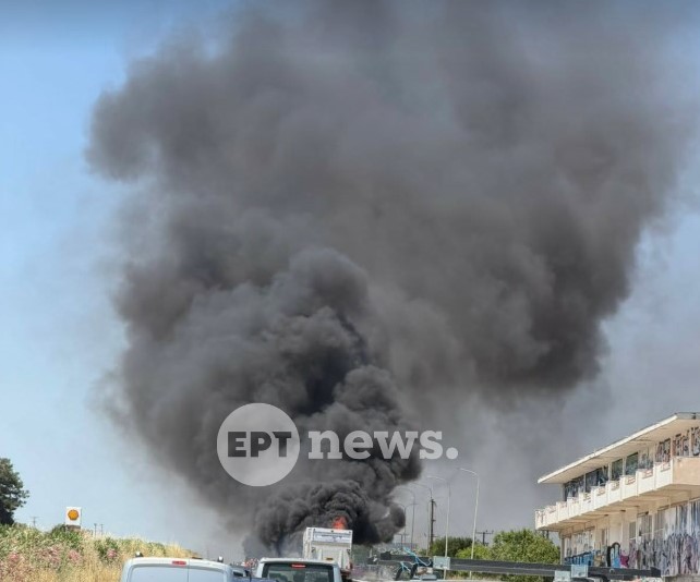 Θεσσαλονίκη: Φωτιά ξέσπασε σε φορτηγό στην Ε.Ο. Θεσ/νίκης-Μουδανίων