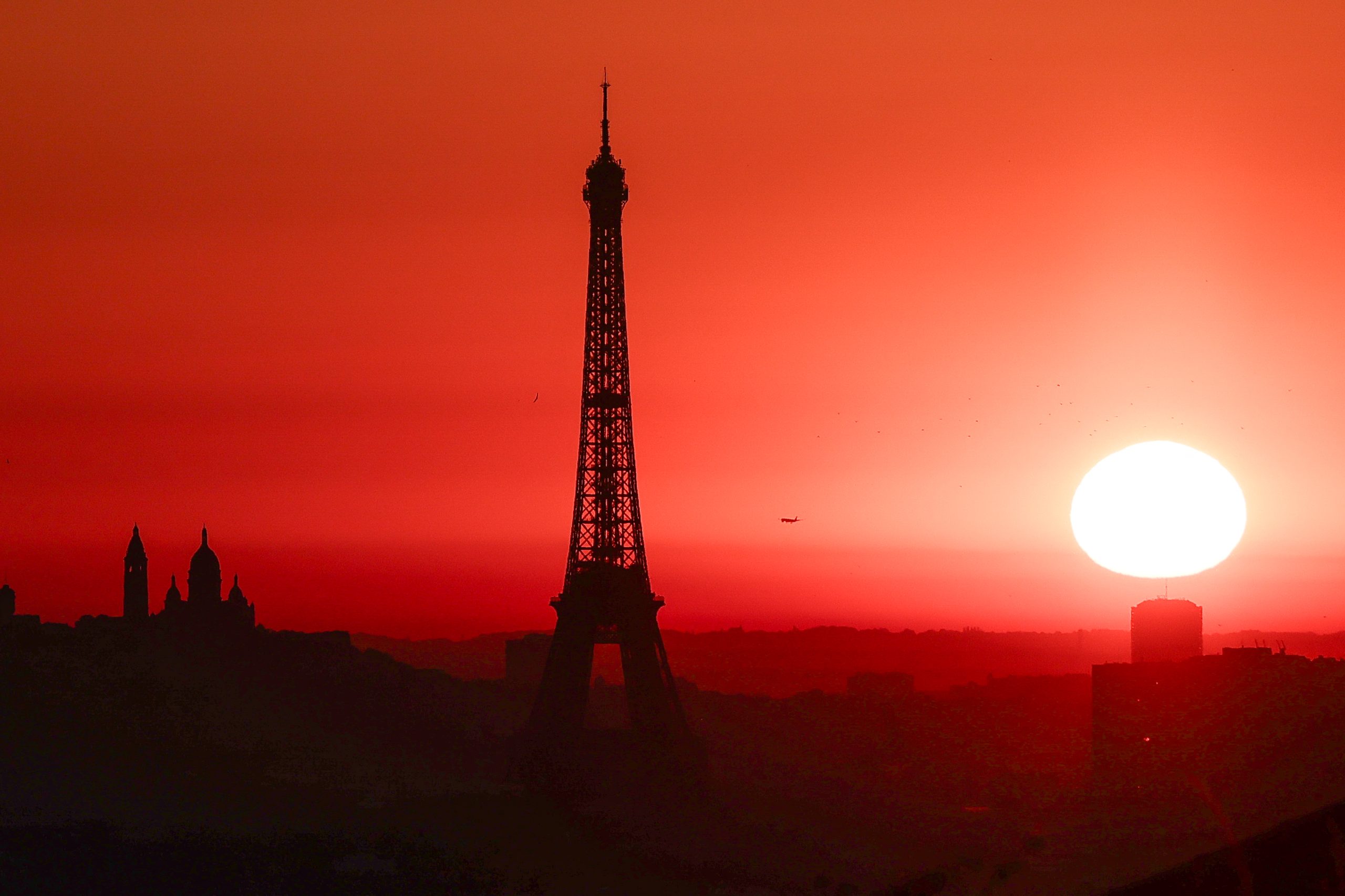 FILES-FRANCE-CLIMATE-WEATHER-HEATWAVE Πολυήμερο κύμα καύσωνα στην Ευρώπη – Αναμένεται να σπάσει το ρεκόρ ζέστης