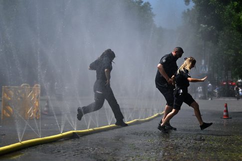 ΔΗΜΗΤΡΗΣ ΜΗΤΡΟΠΑΝΟΣ-17 Απριλίου 2012<br>ΝΙΚΟΣ ΠΑΠΑΖΟΓΛΟΥ-17 Απριλίου 2011