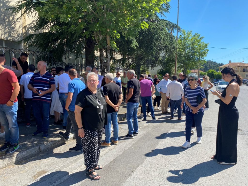 Τρίπολη: Παράσταση διαμαρτυρίας για το οδικό δίκτυο της Γορτυνίας – Ένταση στο Περιφερειακό Συμβούλιο