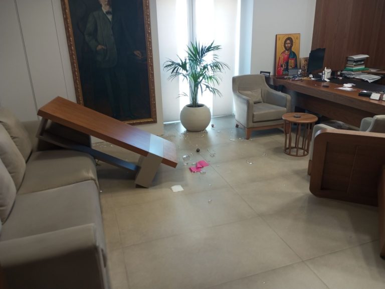 Επίθεση στο γραφείο του Δημάρχου Ρεθύμνης – Μία σύλληψη