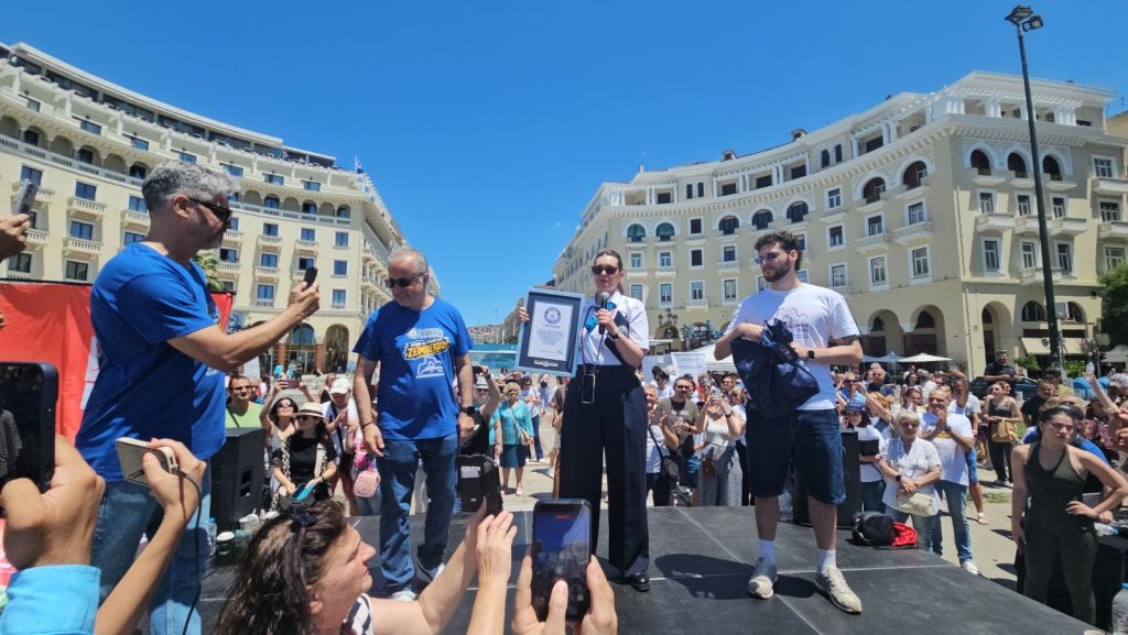 Στη Θεσσαλονίκη το ρεκόρ Γκίνες για τη μεγαλύτερη ταυτόχρονη χορογραφία ζεϊμπέικου
