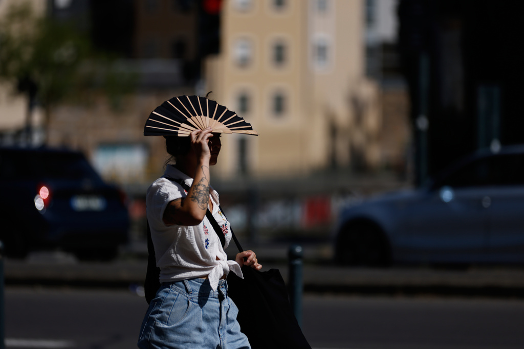 Σε κλοιό καύσωνα η Ευρώπη: Άγγιξε τους 45 βαθμούς ο υδράργυρος σε Ισπανία – 40 τα θύματα απο πνιγμούς και θερμοπληξία στη Γαλλία