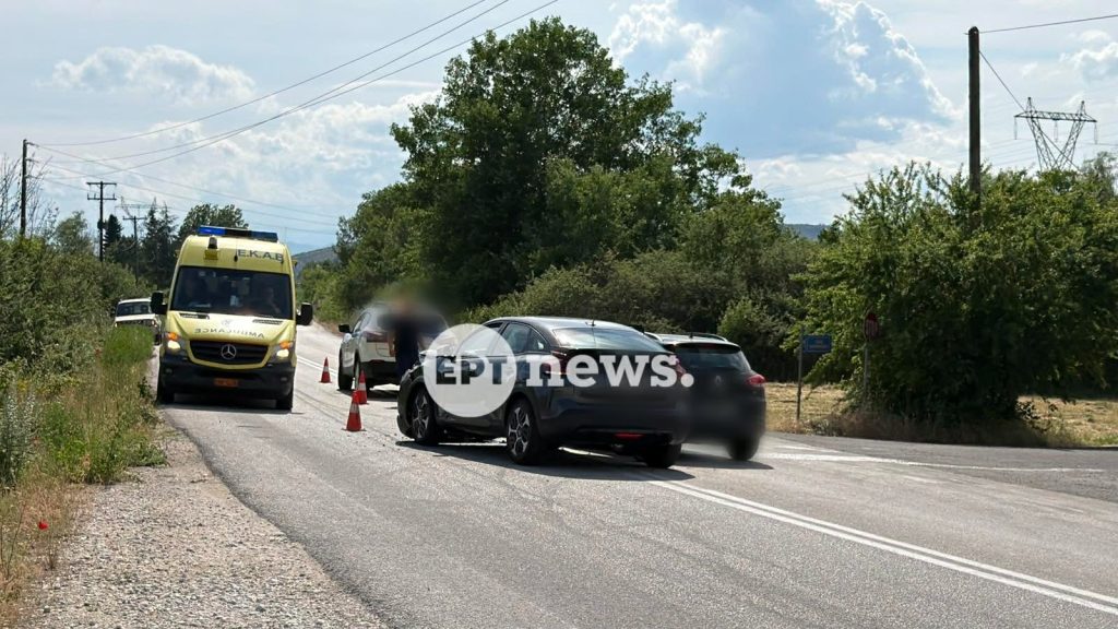 Σοβαρό τροχαίο με σφοδρή σύγκρουση δύο επιβατικών Ι.Χ. στην Καστοριά – Στο νοσοκομείο δύο άτομα