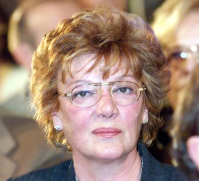 Πάνω από τους μισούς γονείς παρακολουθούν τα  ενήλικα παιδιά τους μέσω κινητού