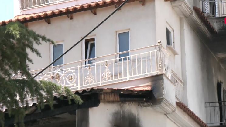 Πυρκαγιά σε διαμέρισμα στον Κορυδαλλό: Απεγκλωβίστηκε ανδράς – Επιχειρησαν 15 πυροσβέστες