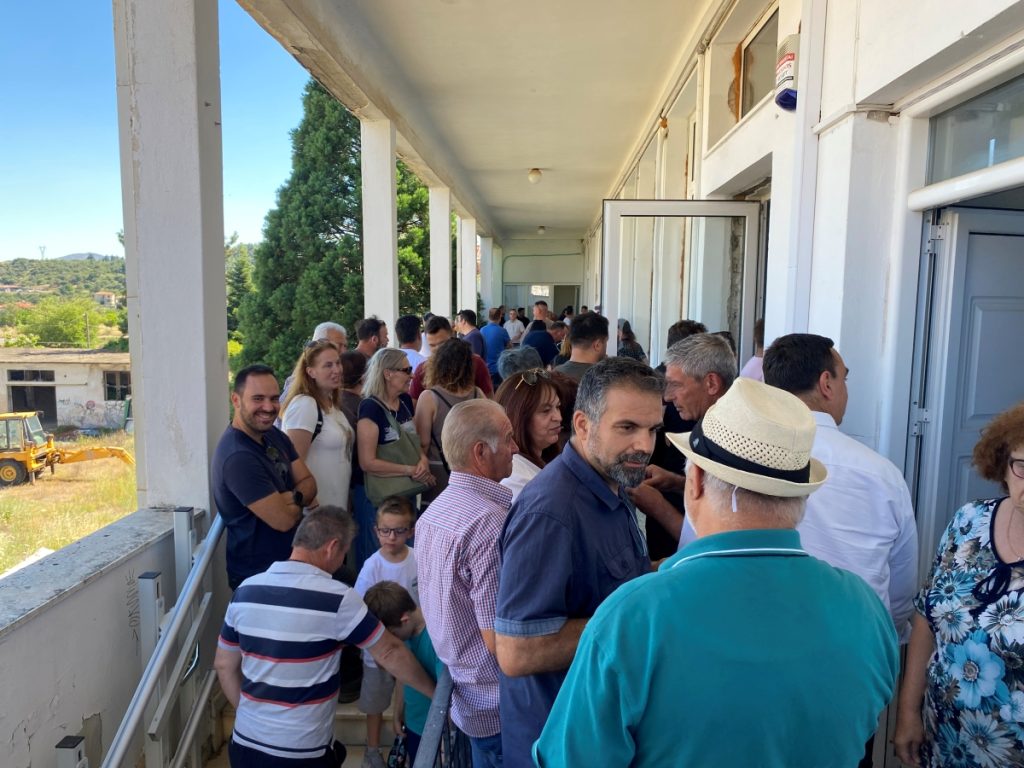 Τρίπολη: Παράσταση διαμαρτυρίας για το οδικό δίκτυο της Γορτυνίας – Ένταση στο Περιφερειακό Συμβούλιο
