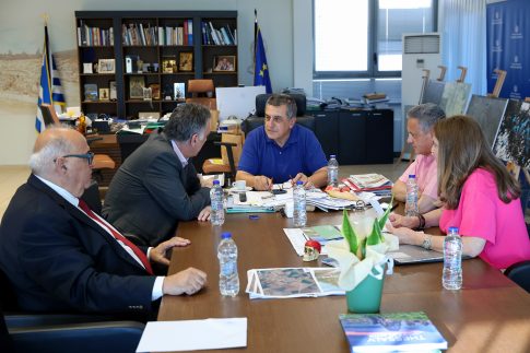 Βόλος: Εργαζόμενοι στην καθαριότητα βρήκαν πορτοφόλι στα απορρίμματα και το παρέδωσαν