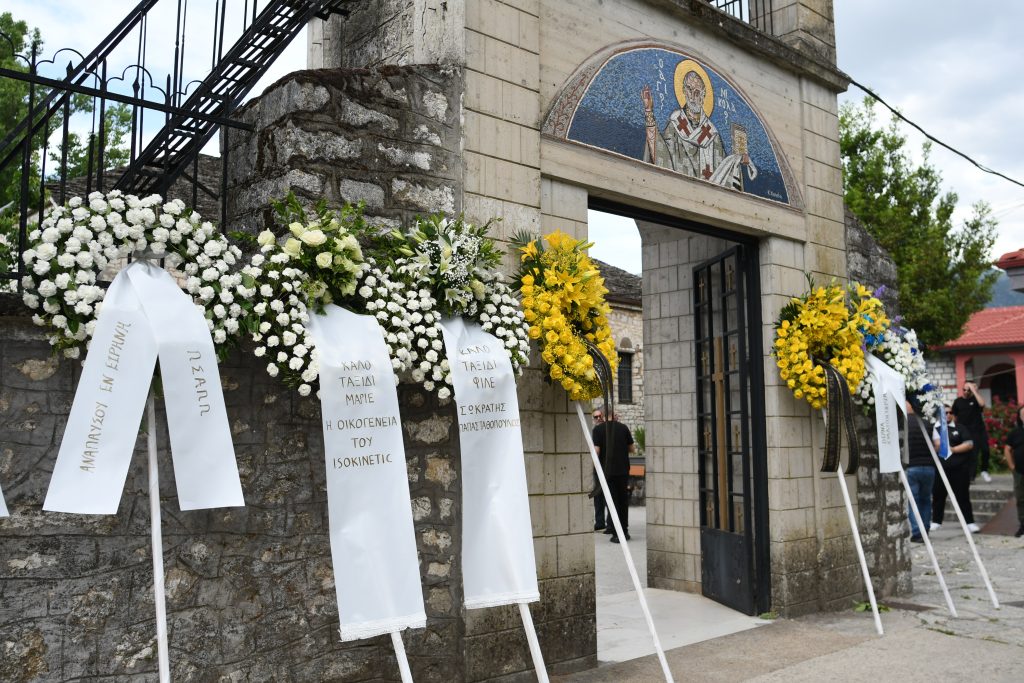 Συγγενείς, φίλοι και άνθρωποι του ποδοσφαίρου είπαν το τελευταίο «αντίο» στον Μάριο Οικονόμου
