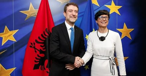 Διαμαντοπούλου στο ΕΡΤnews Radio 105,8 για συνεργασίες: Μέχρι τις εκλογές δεν υπάρχει λόγος το ΠΑΣΟΚ να μπει σε συζητήσεις