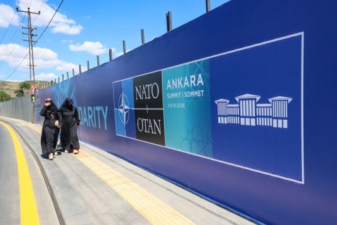 <strong>Πυρκαγιά σε πολυώροφο κτίριο της Οδησσού, μετά τις αναφορές για καταρρίψεις drones</strong>