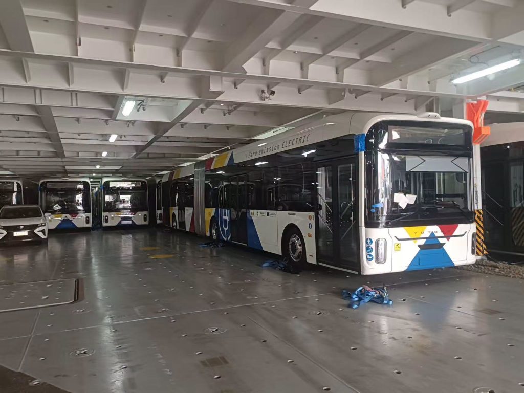 Θεσσαλονίκη: Τα νέα ηλεκτρικά αρθρωτά λεωφορεία του ΟΑΣΘ έχουν «σαλπάρει»