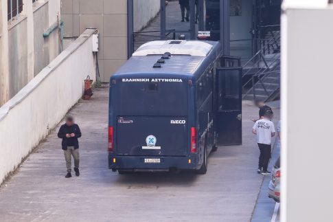 Γυναικοκτονία στην Καλαμάτα: Επιμένει στον ισχυρισμό περί άμυνας ο 41χρονος καθ’ ομολογία δράστης – <strong>Ερευνάται αν τα παιδιά είχαν ναρκωθεί</strong>