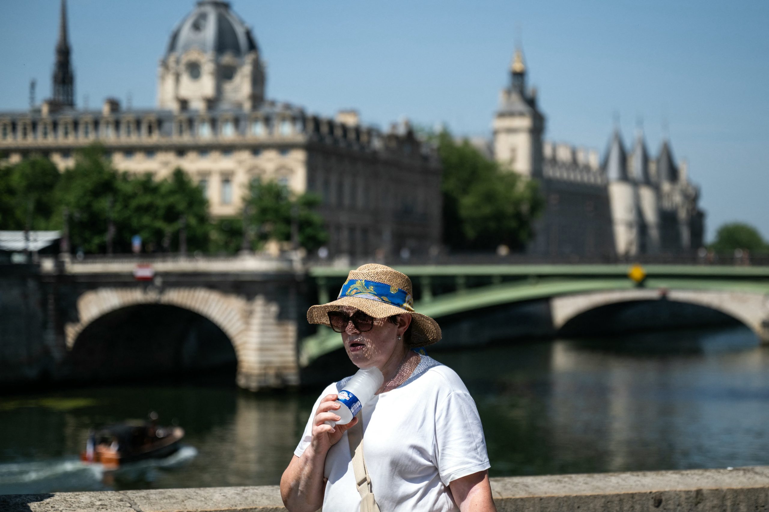 FRANCE-WEATHER-CLIMATE-HEAT Πολυήμερο κύμα καύσωνα στην Ευρώπη – Αναμένεται να σπάσει το ρεκόρ ζέστης