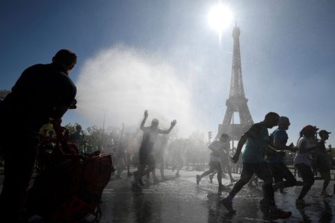 Θερινές εκπτώσεις: Ανοιχτά τα καταστήματα την Κυριακή – Τι είπε στο ΕΡΤnews Radio 105,8 ο Πρόεδρος του Εμπορικού Συλλόγου Αθηνών για την εικόνα της αγοράς