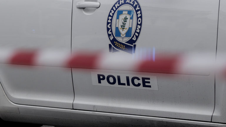 Επίθεση κατά αστυνομικών στη Γαστούνη κατά την προσαγωγή 18χρονου – Ευρεία επιχείρηση σε καταυλισμό, συνελήφθησαν 18 για ρeυματοκλοπή