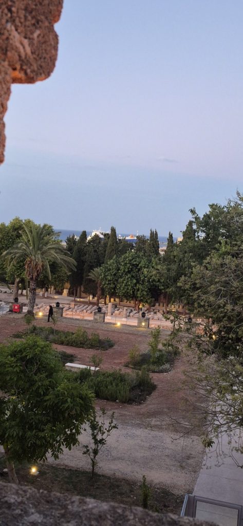 Ρόδος: Εγκαινιάστηκε το υπαίθριο μουσείο της Περβόλας στη Μεσαιωνική Πόλη από τη Λίνα Μενδώνη
