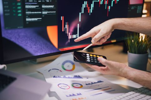 Από ηλεκτρονικό πατίνι εκτιμάται ότι ξέσπασε η φωτιά στο ξενοδοχείο στην Ομόνοια – Απεγκλωβίστηκαν οι ένοικοι
