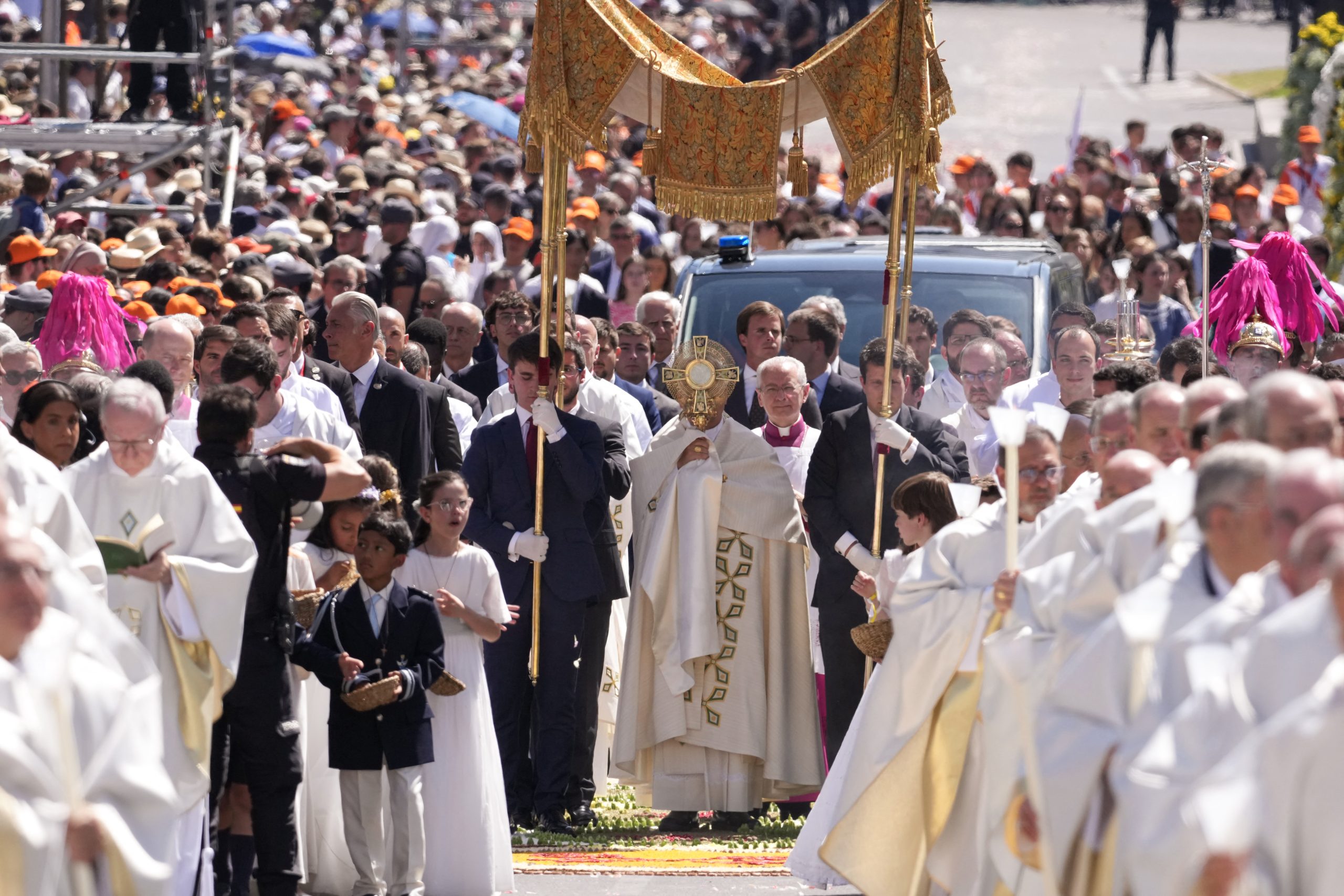 SPAIN-VATICAN-DIPLOMACY-RELIGION-POPE Εντυπωσιακή υποδοχή του Πάπα Λέοντα ΙΔ’ στη Μαδρίτη στη δεύτερη ημέρα επίσκεψής του