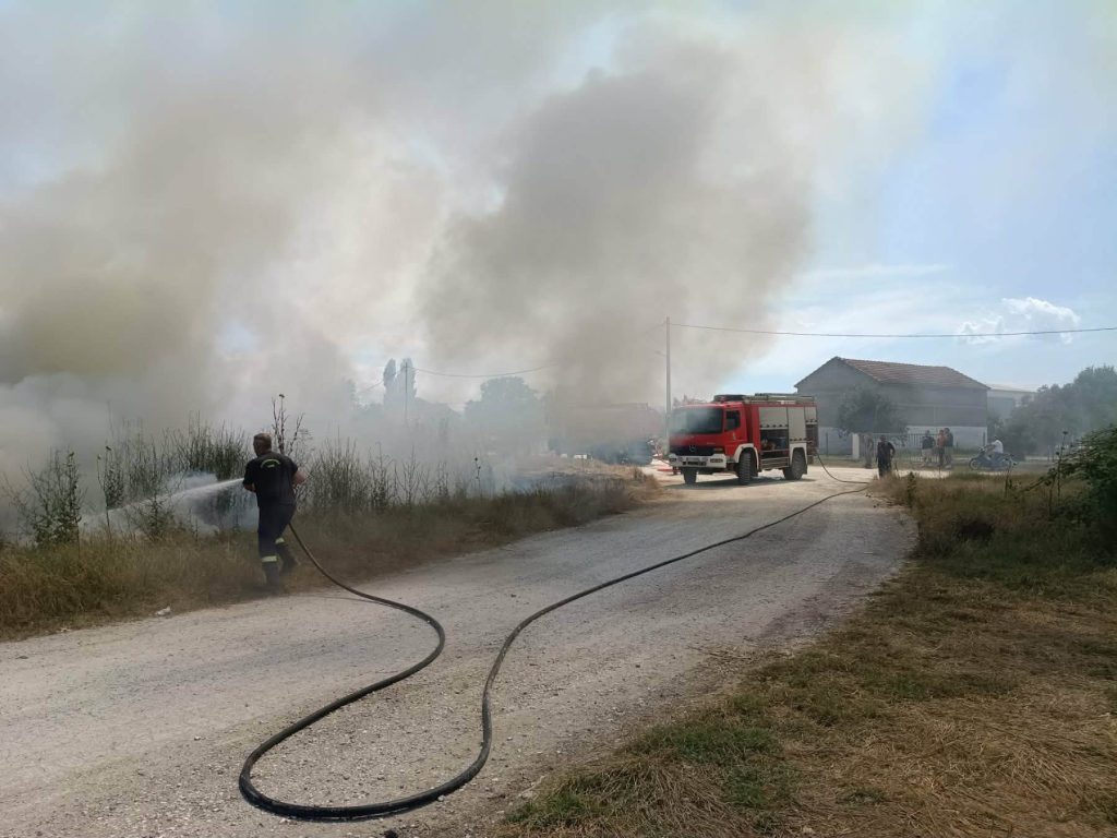 Σέρρες υπό έλεγχο η φωτιά στο Σκούταρι – Κάηκαν αποθήκη, θερμοκήπιο κι ένα αυτοκίνητο