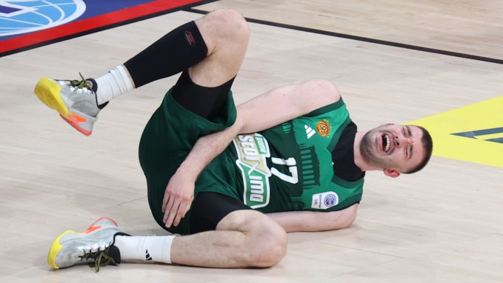Αποχώρησε τραυματίας ο Ρογκαβόπουλος, φεύγει άμεσα
