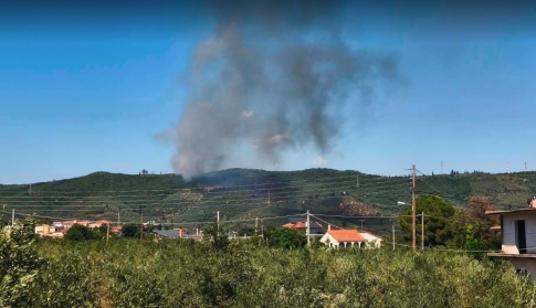 Μένουμε στο σπίτι <br/> και διαβάζουμε ένα καλό βιβλίο