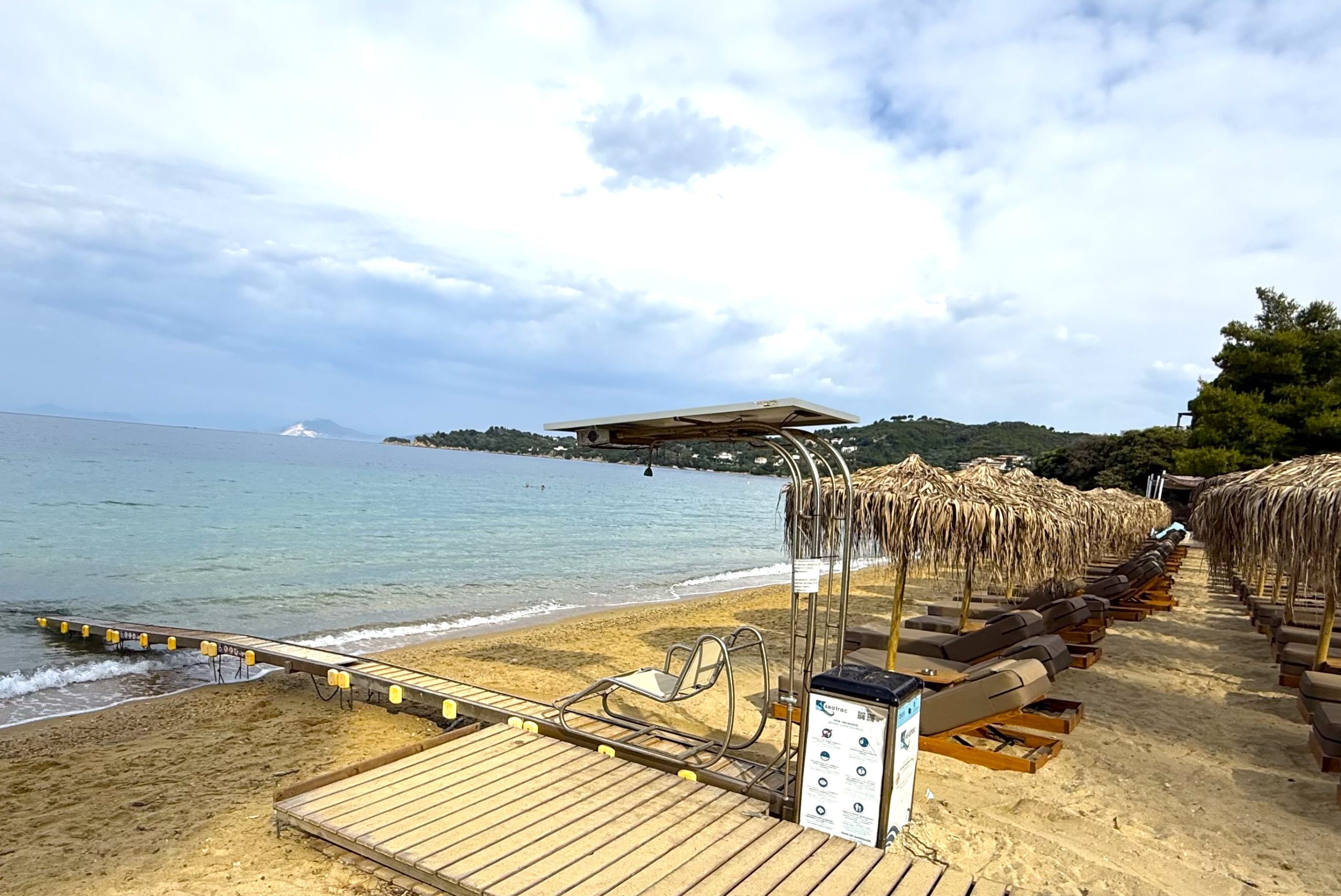 Σύστημα αυτόνομης πρόσβασης ΑμεΑ σε τέσσερις παραλίες της Σκιάθου