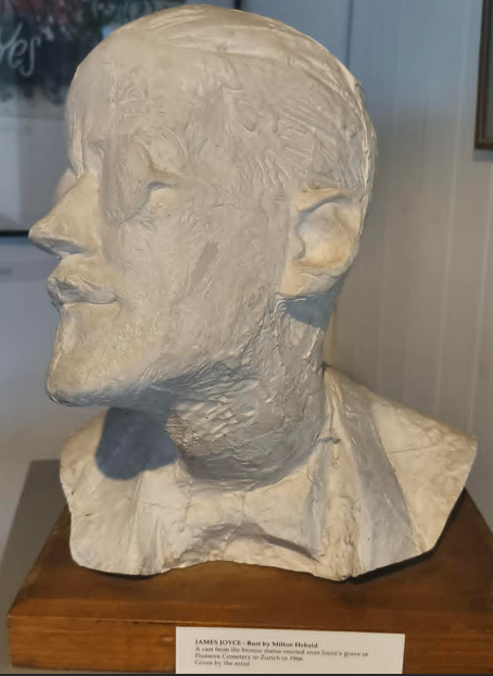 Bloomsday: Στον πύργο του Σάντικοβ και το Δουβλίνο του Τζόις- Ένα λογοτεχνικό ταξίδι που διαρκεί περισσότερο από έναν αιώνα