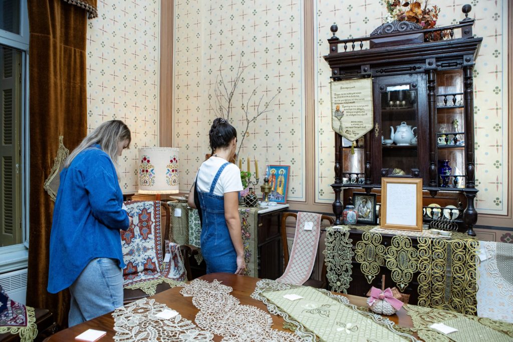Η παράδοση συναντά τη δημιουργία στην έκθεση των εργαστηρίων του Λυκείου Ελληνίδων Βόλου