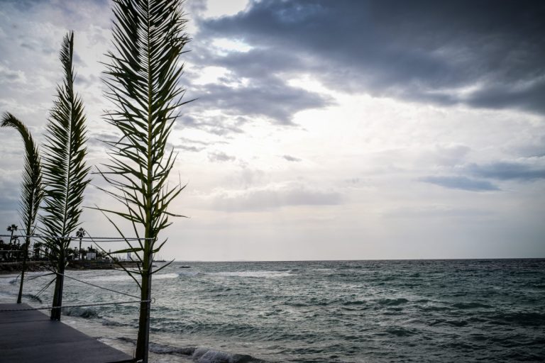 Καιρός: Βροχές και καταιγίδες μέχρι την Πέμπτη, ποιες περιοχές θα επηρεαστούν – Πρόγνωση από τον Γ. Εμμανουήλ