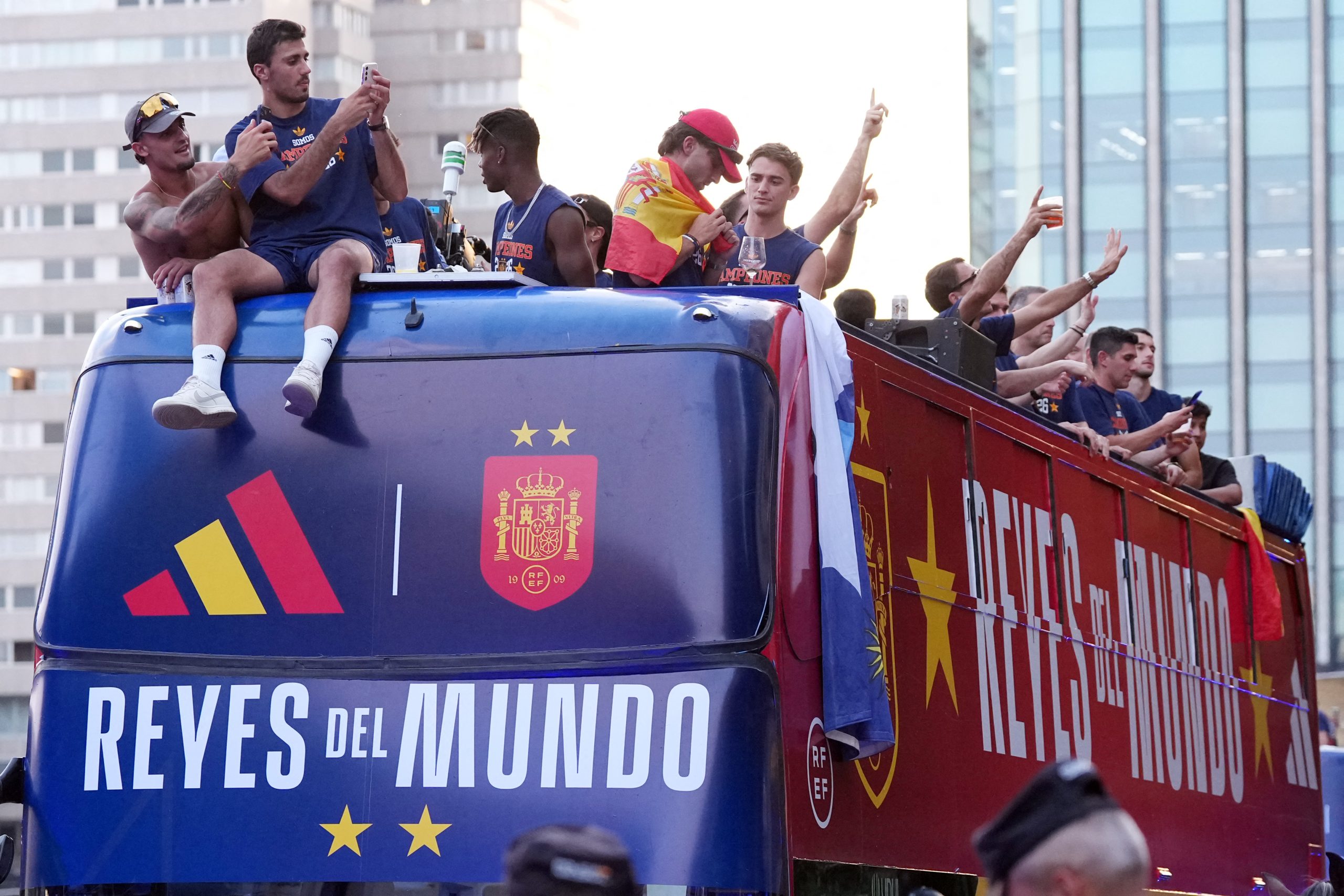 FBL-WC-2026-ESP-SPAIN Μαδρίτη: Σχεδόν δύο εκατομμύρια αποθέωσαν την παγκόσμια πρωταθλήτρια Ισπανία – Η διαδρομή του τροπαίου