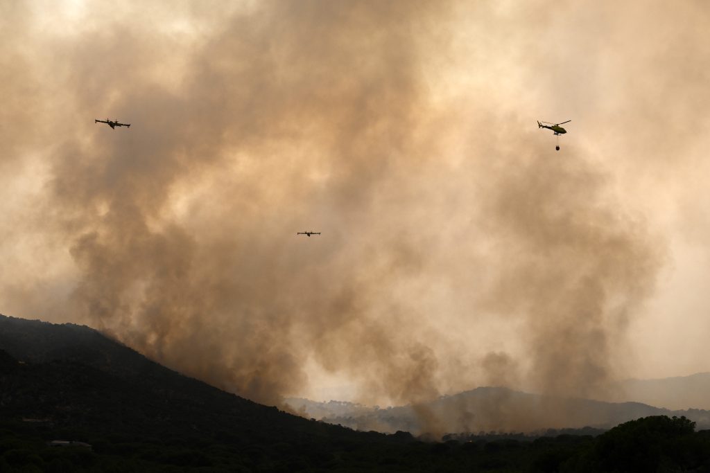 Μαίνονται οι μεγάλες πυρκαγιές σε Γαλλία και Ισπανία – Αγώνας δρόμου πριν τον νέο καύσωνα