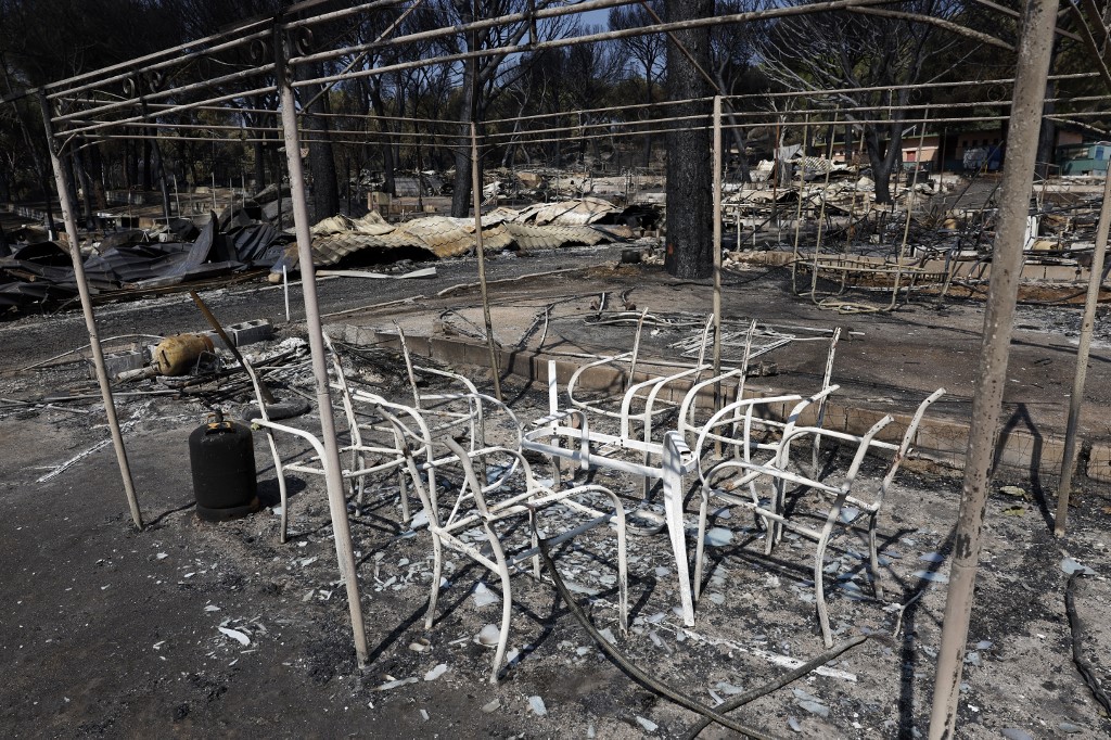 Ισπανία και Γαλλία αντιμέτωπες με καταστροφικές πυρκαγιές – Χιλιάδες επιστρέφουν στα σπίτια τους, ενώ η Ευρώπη δοκιμάζεται από νέο κύμα καύσωνα