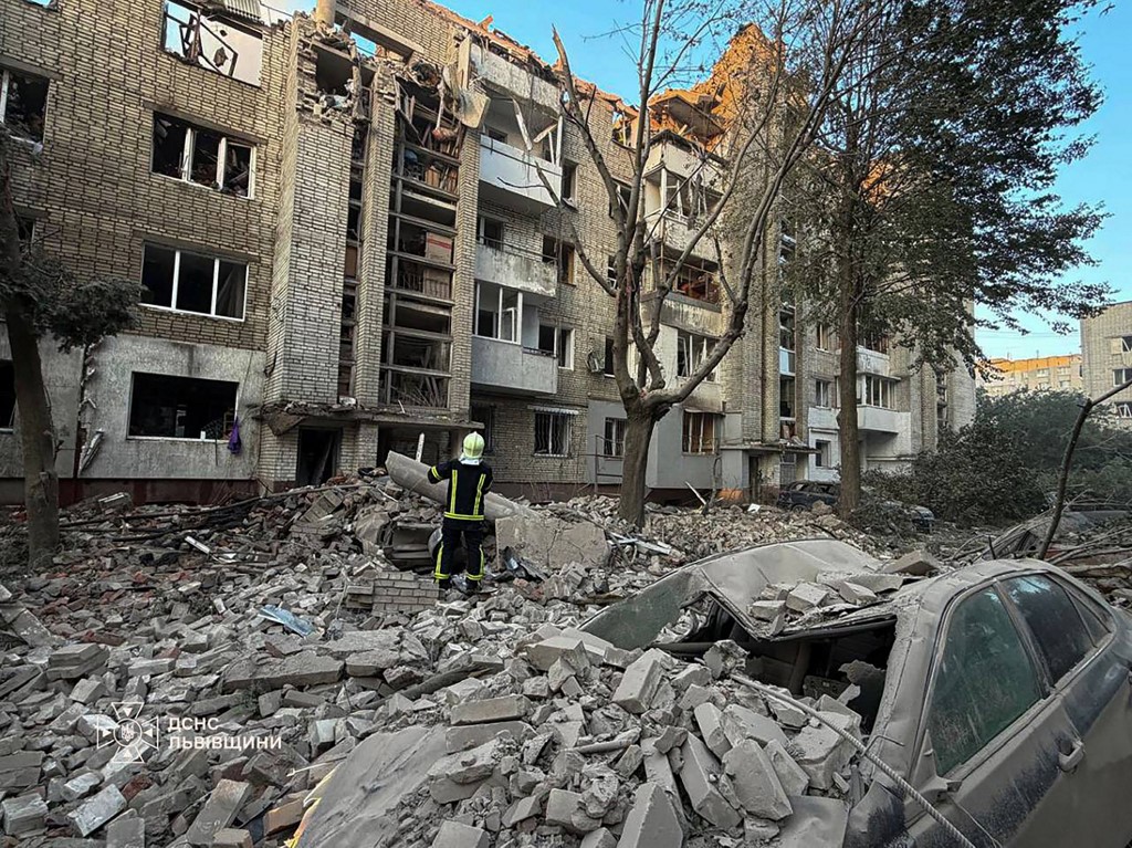 Ρωσικές επιδρομές με 13 νεκρούς στην Ουκρανία – Μαχητικά σήκωσε η Πολωνία, εντοπίστηκε κρατήρας κοντά στα σύνορα