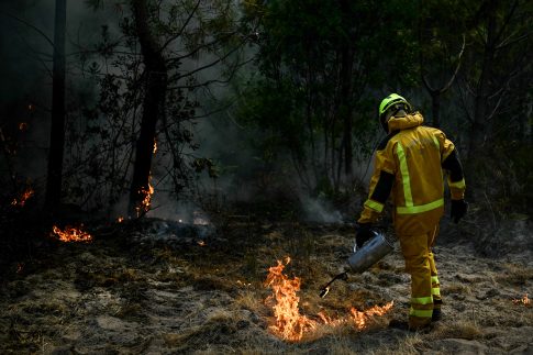 Κόρινθος: Απολογούνται οι τρεις συλληφθέντες για τη φονική έκρηξη σε εργοστάσιο στα Εξαμίλια