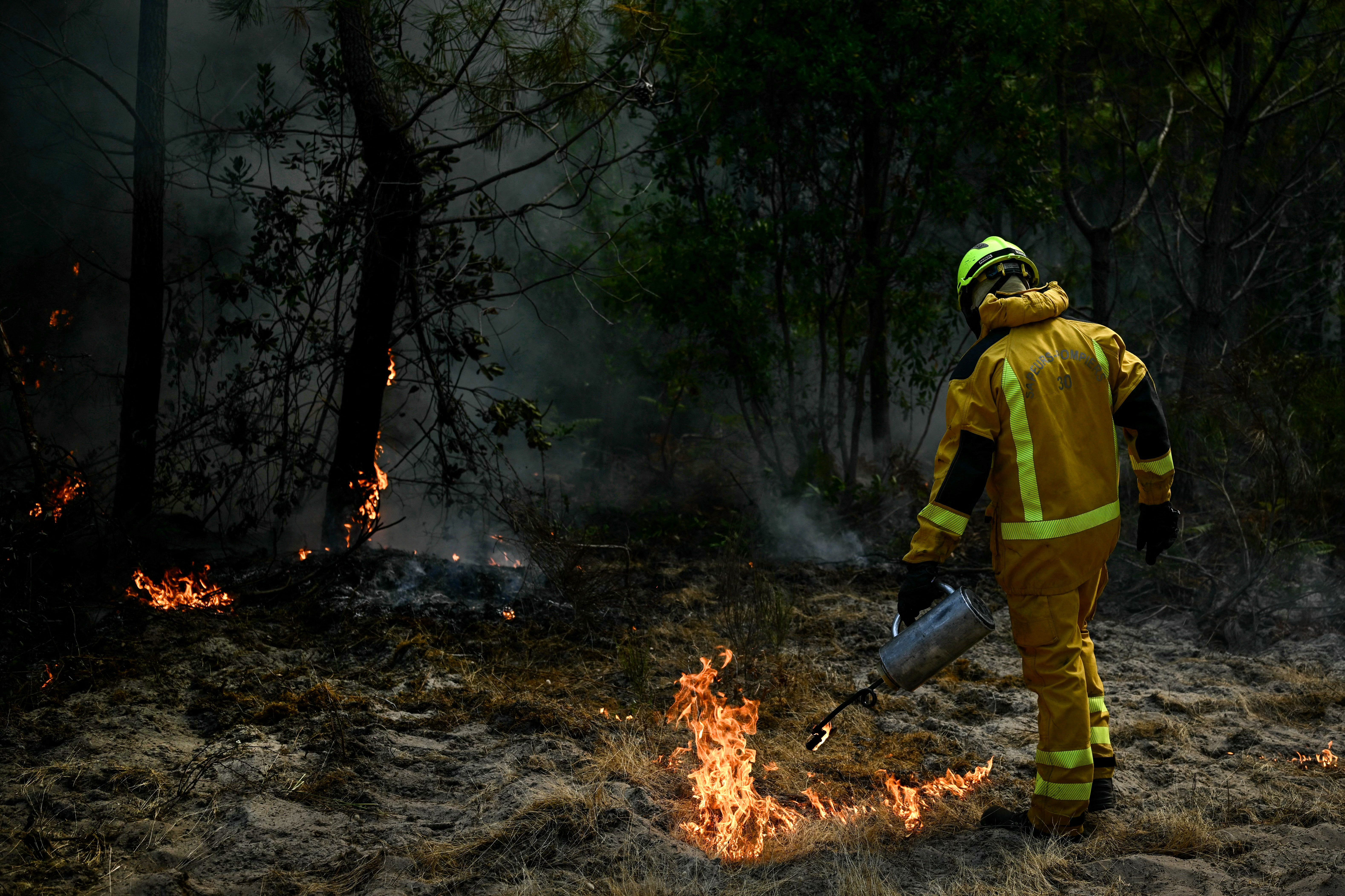 Σε πύρινο κλοιό η Ευρώπη: Μάχη με τις φλόγες Βρετανία, Γαλλία, Ισπανία και Πορτογαλία – Καίγεται και η Τουρκία