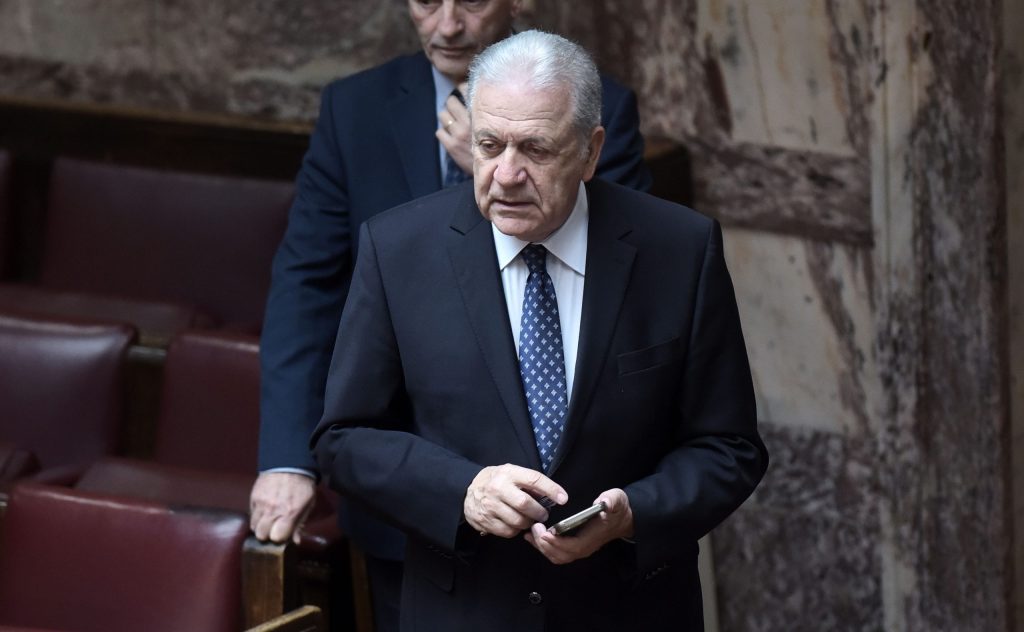 Βουλή: Ομόφωνα άρση ασυλίας του Αβραμόπουλου εισηγείται η Επιτροπή Δεοντολογίας- «Καμία σχέση δεν έχω με παράνομες πράξεις» δηλώνει στο υπόμνημά του