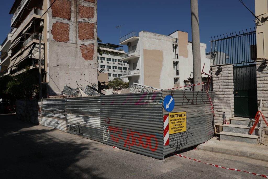 Πετράλωνα: Συνεχίζονται οι έλεγχοι μετά την κατάρρευση πολυκατοικίας – «Καμπανάκι» για τη στατική επάρκεια των κτηρίων