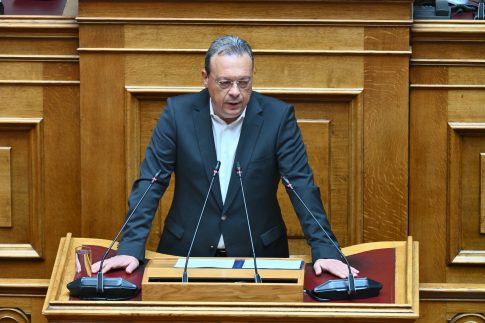 «Βούλιαξε» η κεντρική πλατεία για το 12<sup>ο</sup> Καλαματιανό Καρναβάλι (βίντεο & φωτογραφίες)