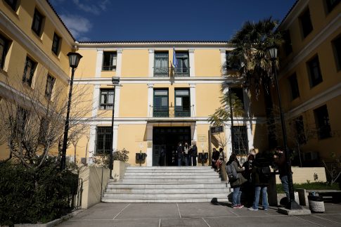 Ρόδος: Ανθρωποκυνηγητό για τη σύλληψη 25χρονου που πέταξε 214 γραμμάρια κοκαΐνης