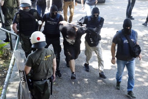 Ένθετο Γεωργία: <strong>Φόβοι για μείωση της αγοράς κρασιού στη Σαντορίνη λόγω σεισμών </strong>