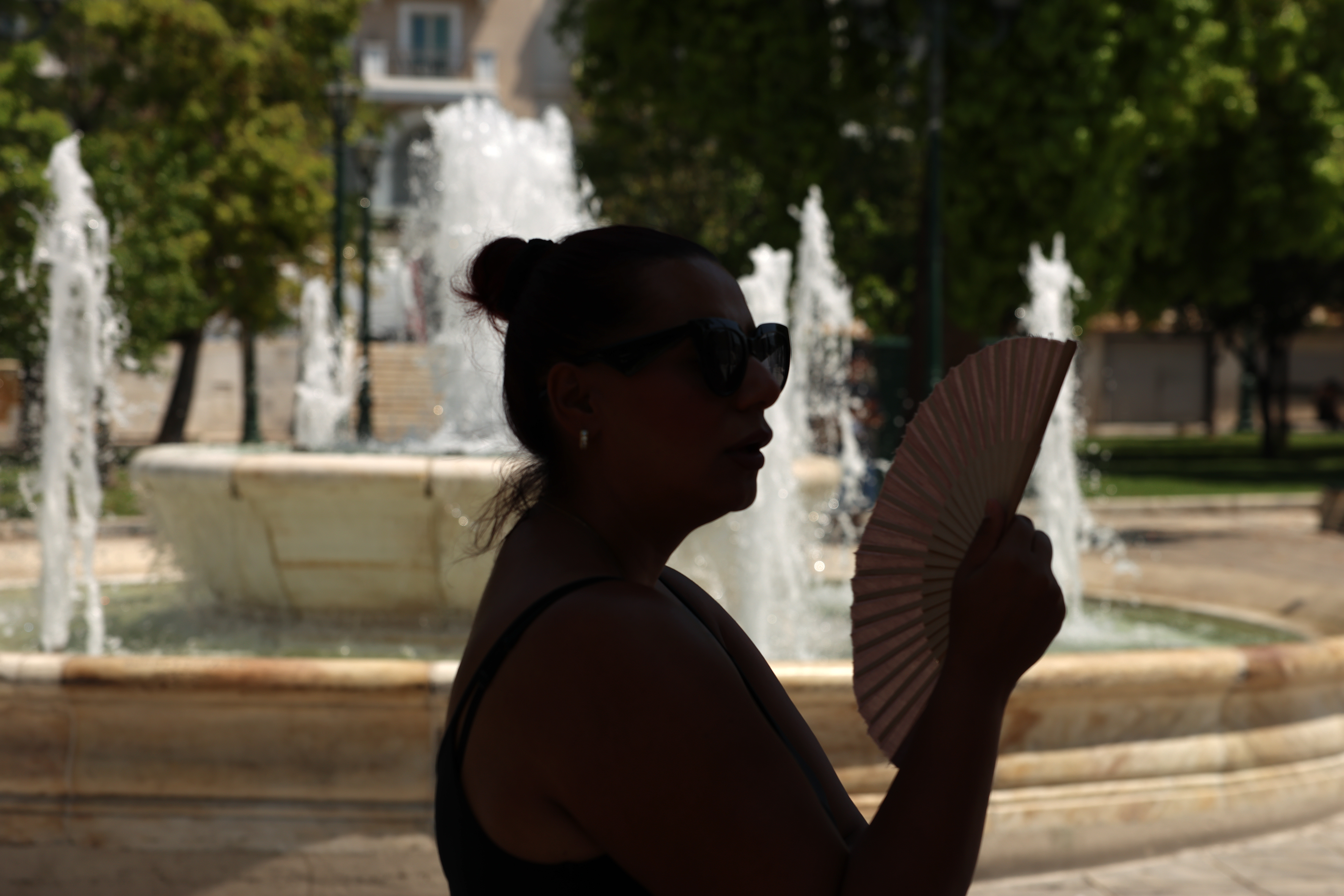 Καιρός: «Καμίνι» η Δυτική Ελλάδα με 40άρια – Συναγερμός για ισχυρούς ανέμους και φωτιές