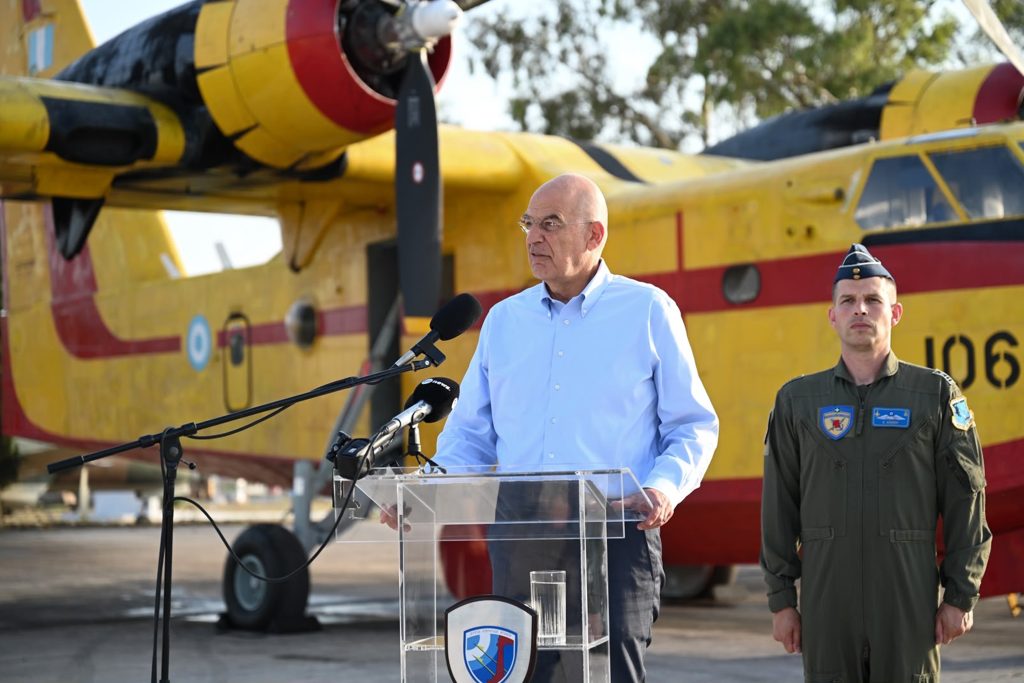 Δένδιας: Εγγυητές της ανθρώπινης ζωής οι Ένοπλες Δυνάμεις