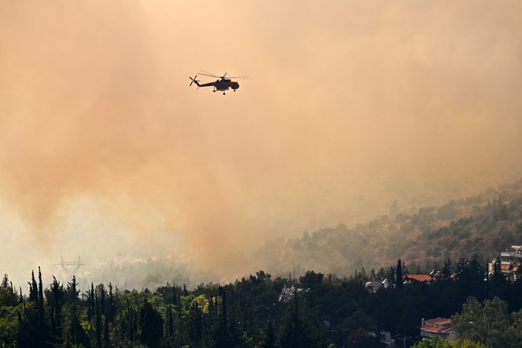 Φωτιά στην Περιφερειακή Αιγάλεω: Μήνυμα 112 για απομάκρυνση από Χαϊδάρι προς Περιστέρι – Εκτροπή κυκλοφορίας μετά την Ελευσίνα προς Αθήνα