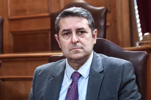 Συνελήφθη άτομο με χειροβομβίδα – Φέρεται να είχε στόχο το σπίτι εισαγγελικού λειτουργού